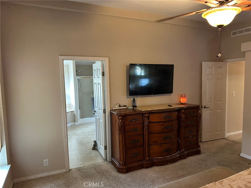 15455 Glenoaks 76 Property Photo 20