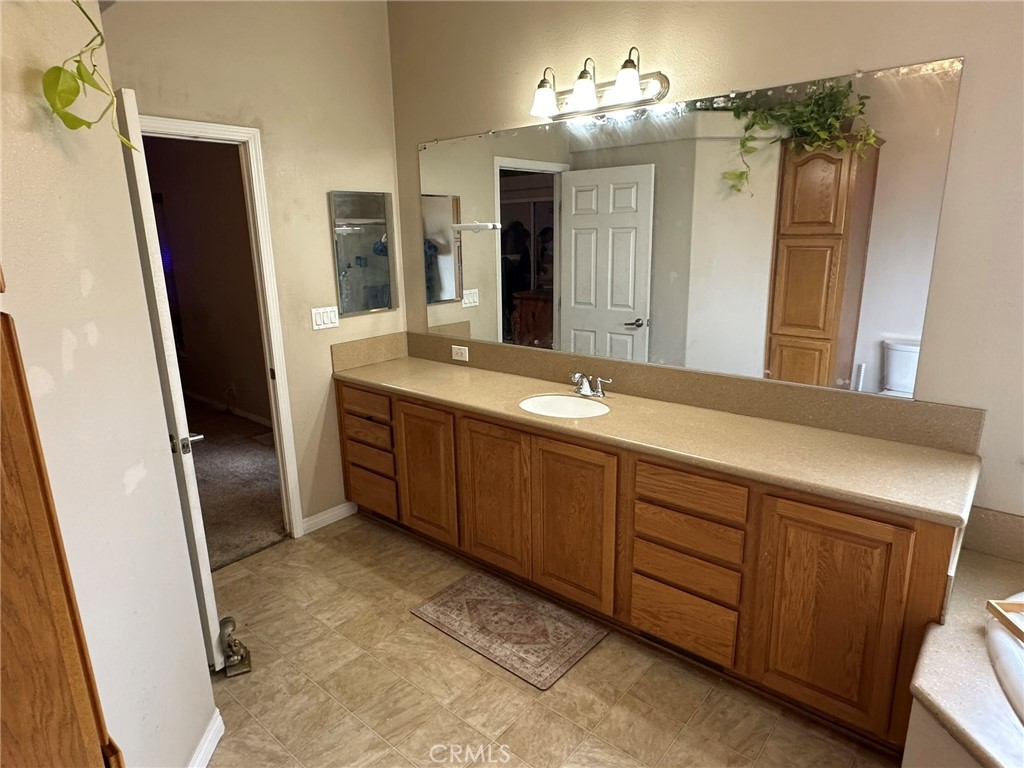 15455 Glenoaks 76 Property Photo 24