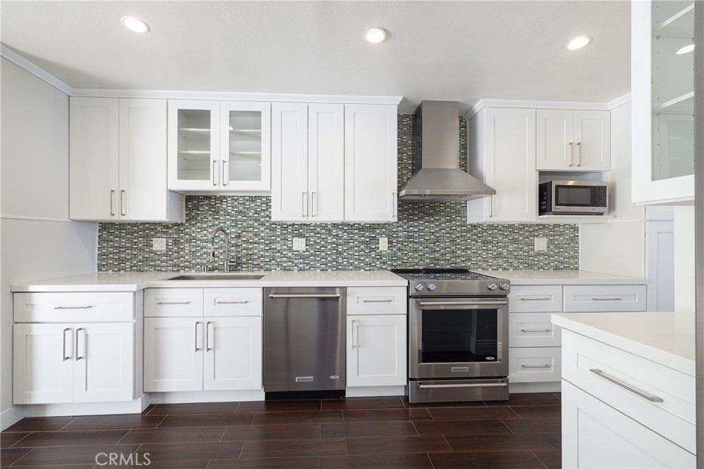 6824 Las Olas Property Photo 8
