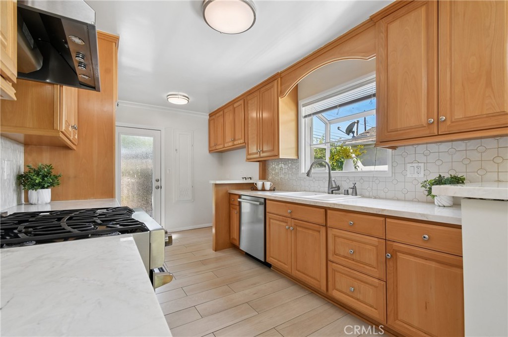 15480 Friar Street Property Photo 17