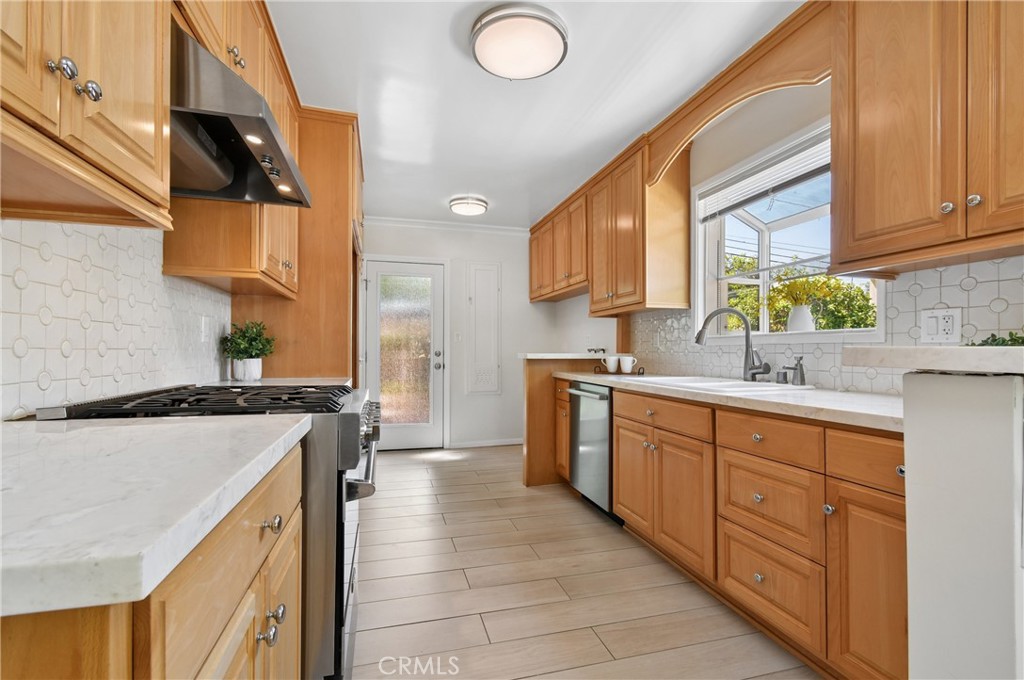 15480 Friar Street Property Photo 18