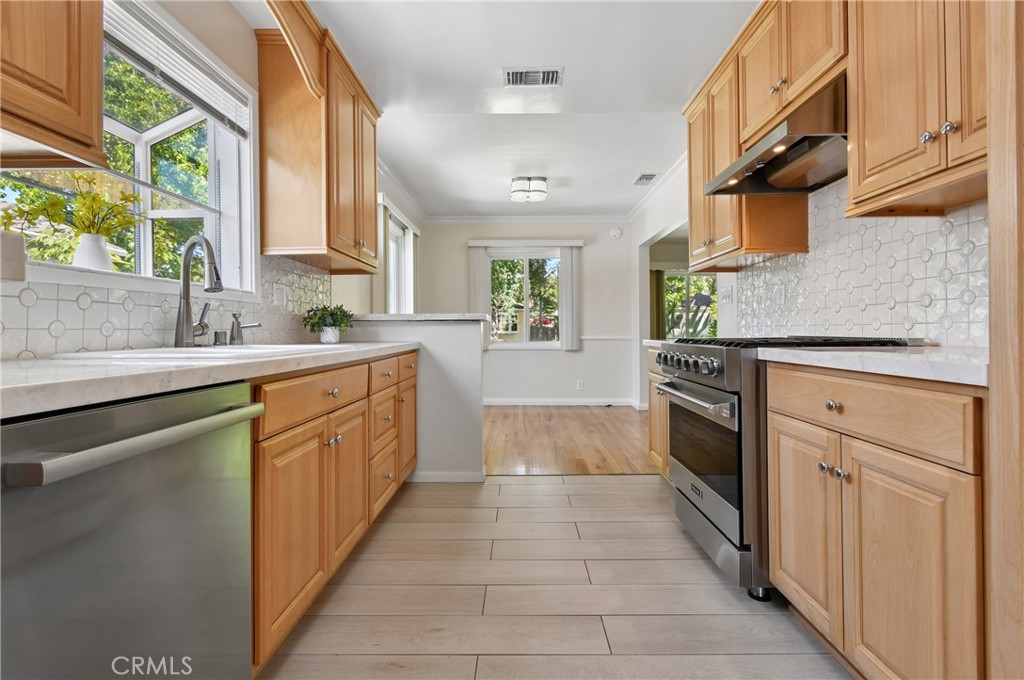 15480 Friar Street Property Photo 23