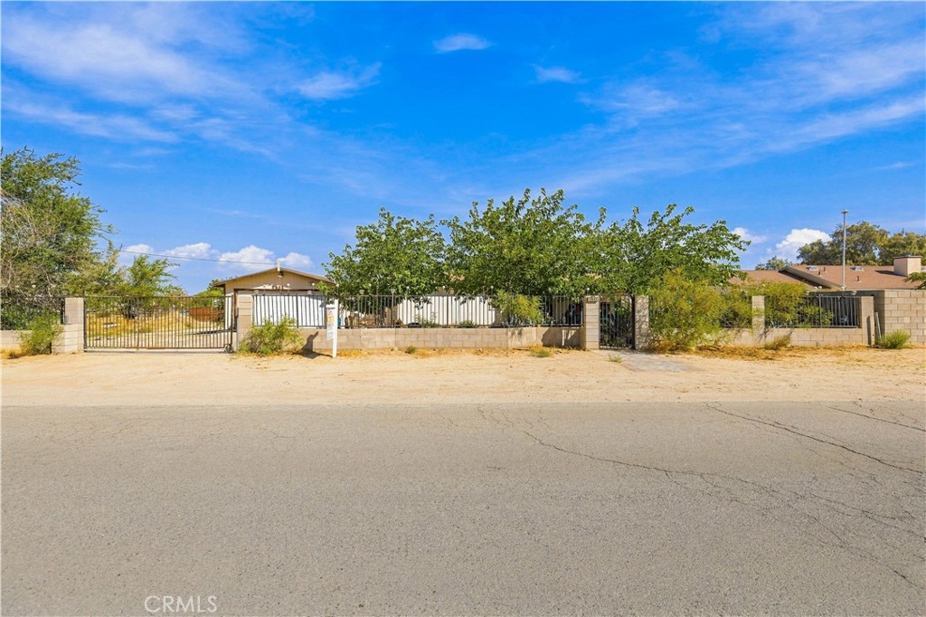 9833 E Avenue S8 Property Photo 1