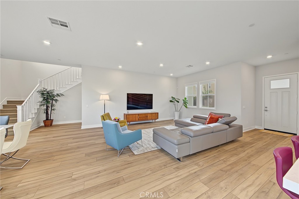 27009 California Court Property Photo 3