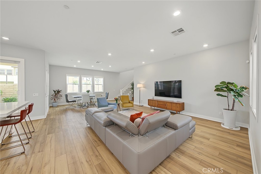 27009 California Court Property Photo 6