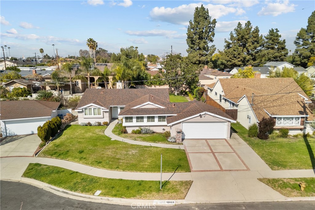 12823 Delano Property Photo 4