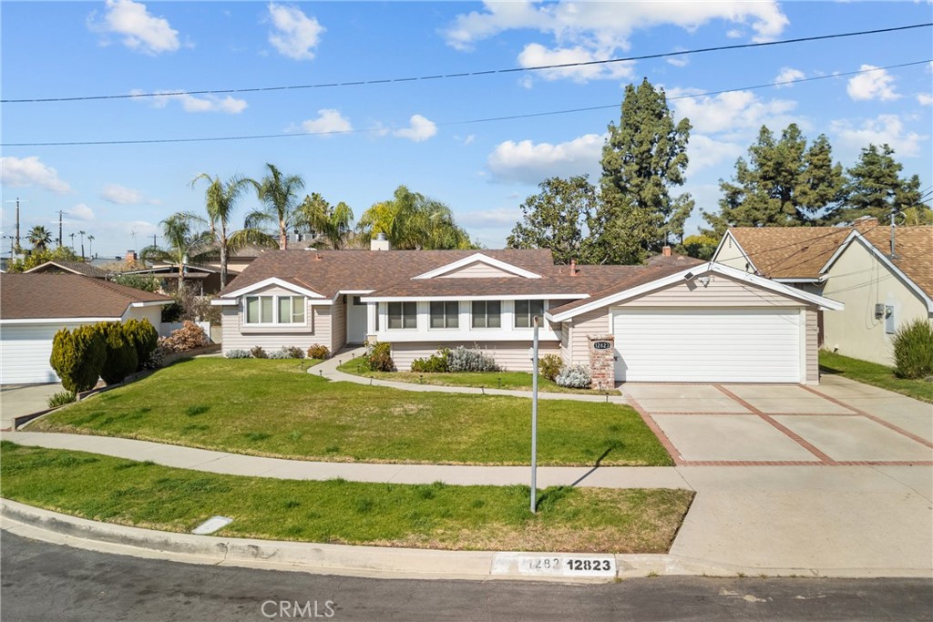 12823 Delano Property Photo 6