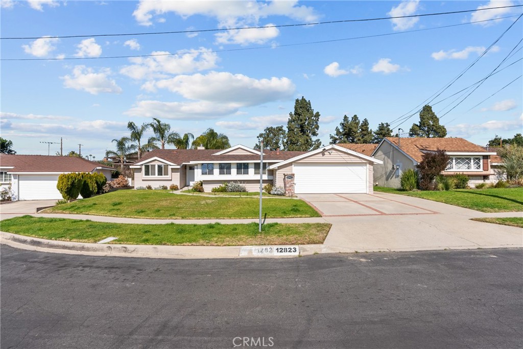 12823 Delano Property Photo 7