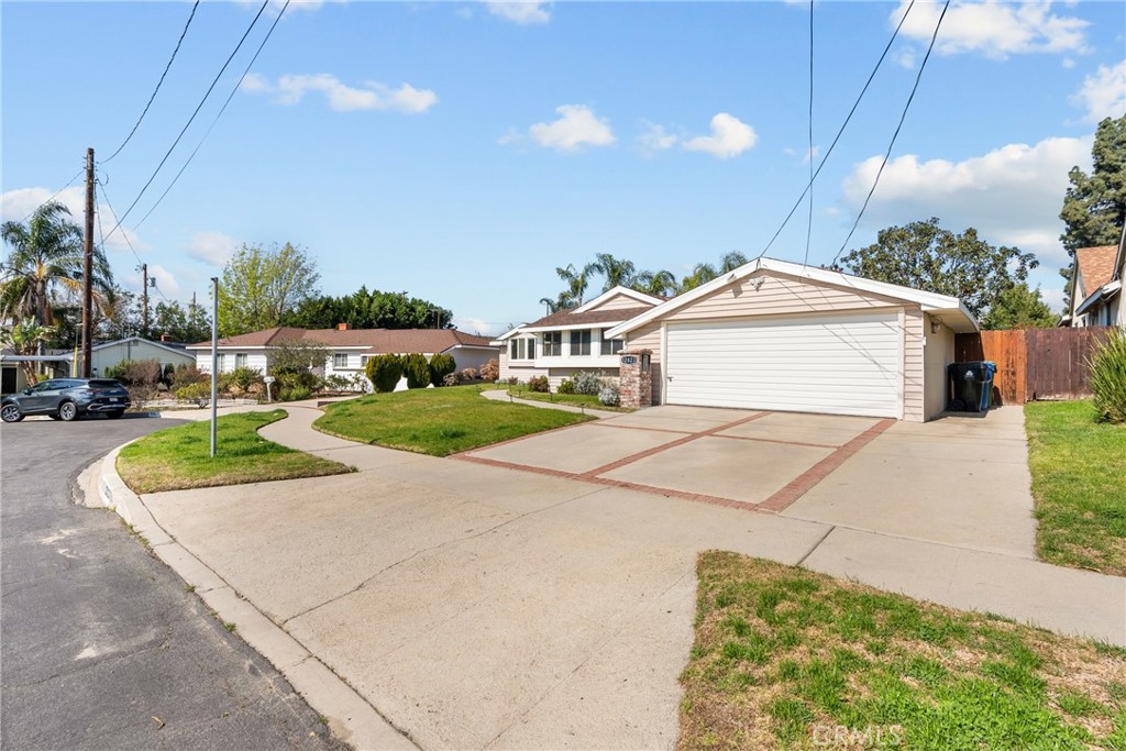12823 Delano Property Photo 8