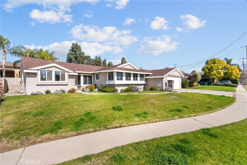 12823 Delano Property Photo 9