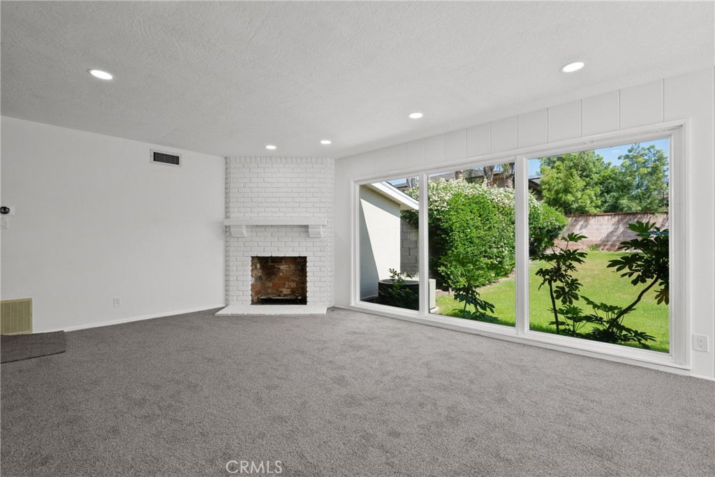12823 Delano Property Photo 12
