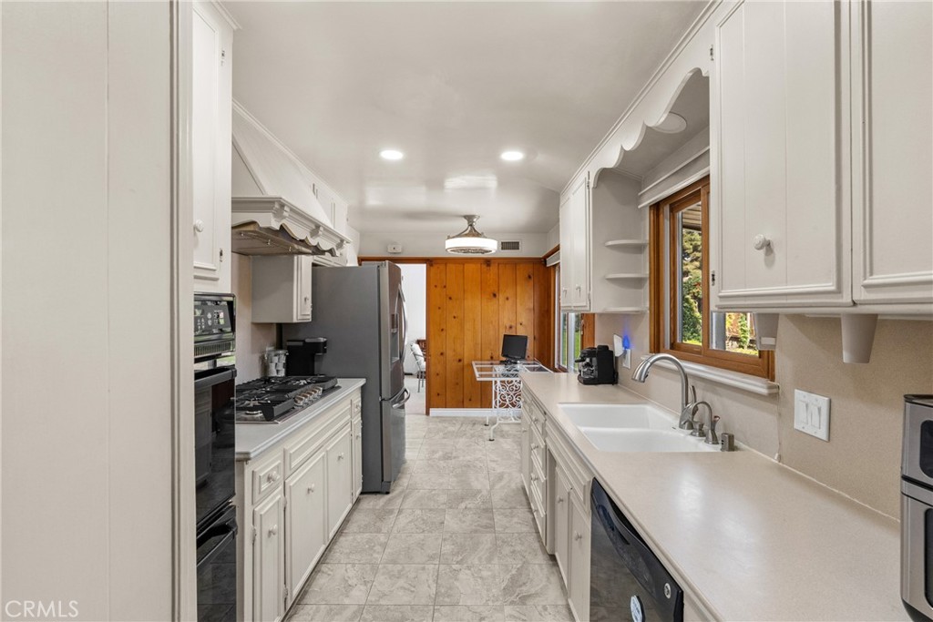 12823 Delano Property Photo 19
