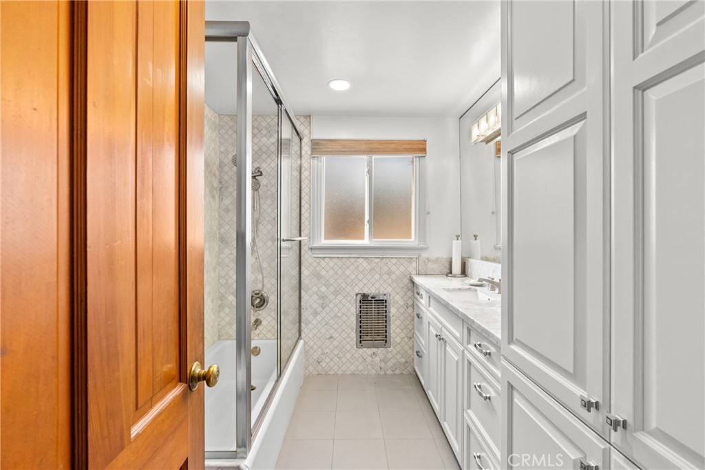 12823 Delano Property Photo 28