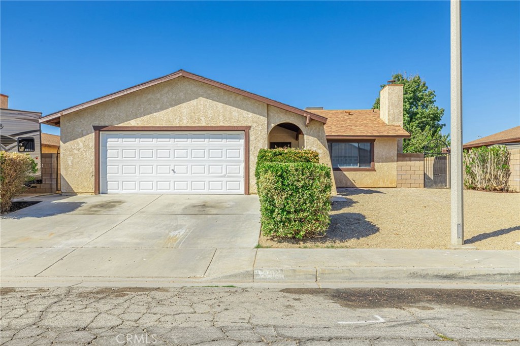 1101 Chagal Property Photo 1