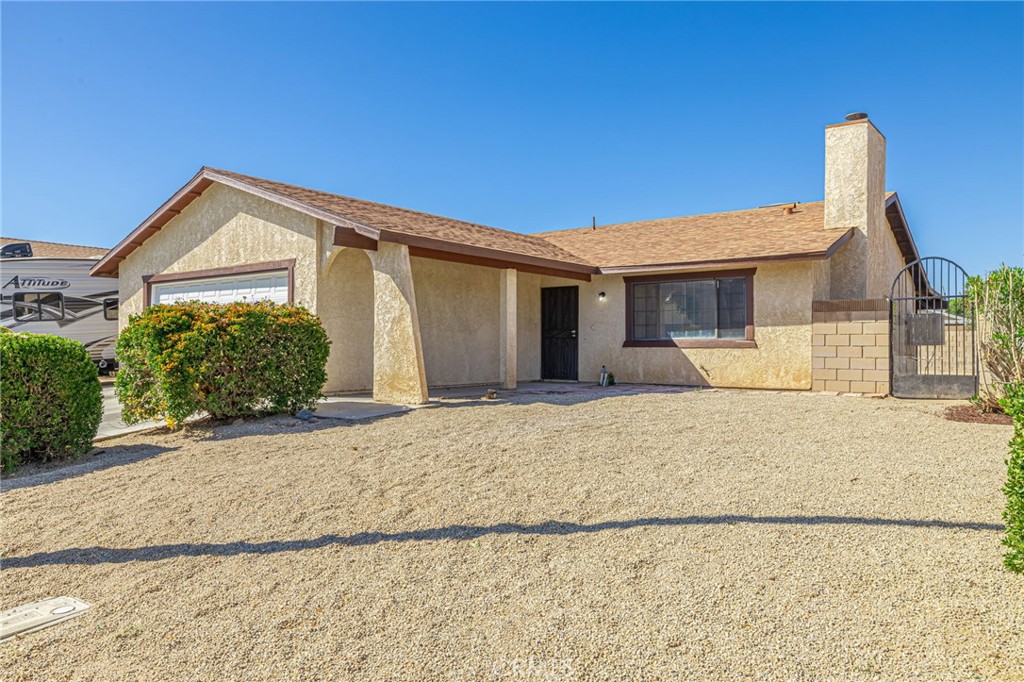 1101 Chagal Property Photo 4