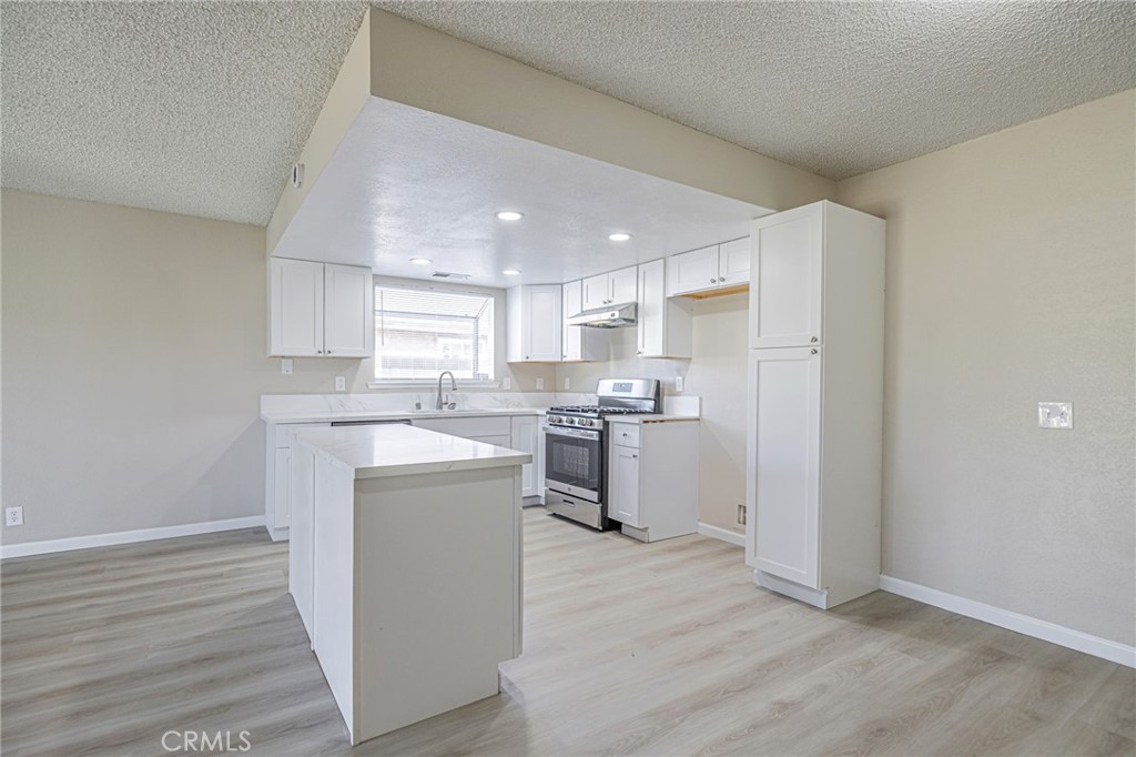 1101 Chagal Property Photo 12