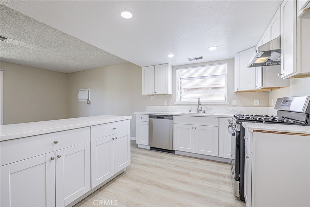 1101 Chagal Property Photo 15