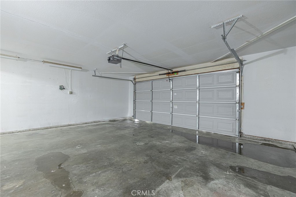 1101 Chagal Property Photo 19