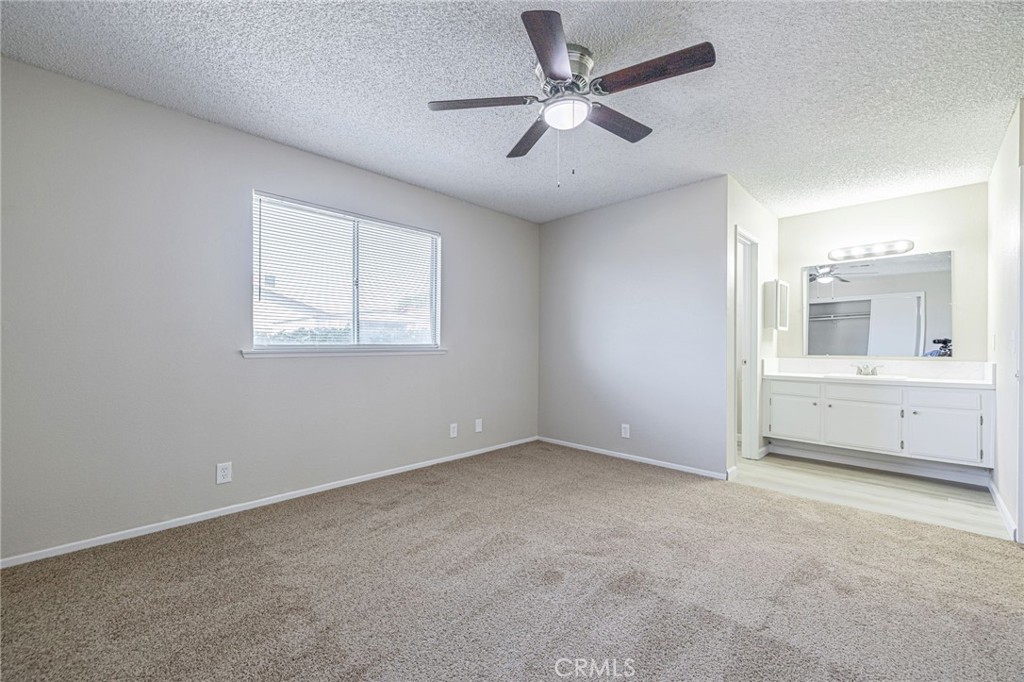 1101 Chagal Property Photo 27