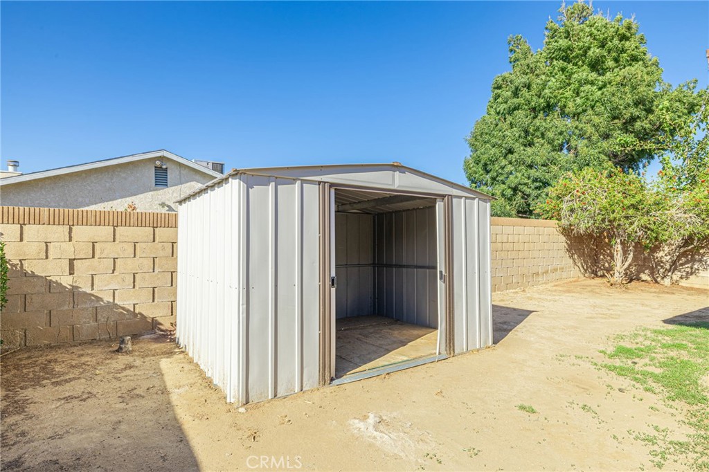 1101 Chagal Property Photo 33