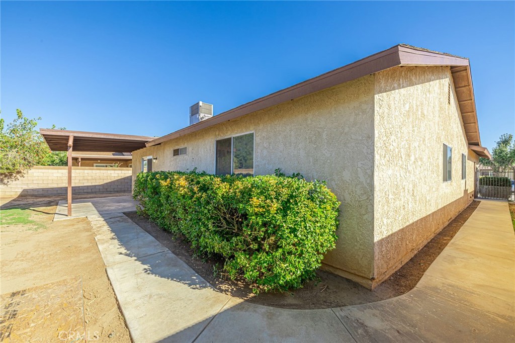 1101 Chagal Property Photo 35