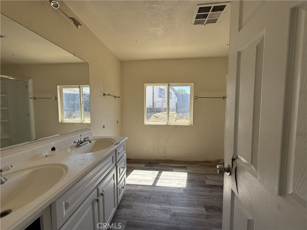 5024 Shawnee Property Photo 24