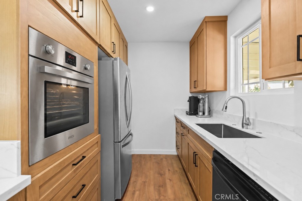 17610 Scherzinger Property Photo 7