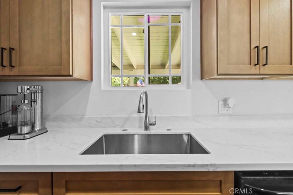 17610 Scherzinger Property Photo 8