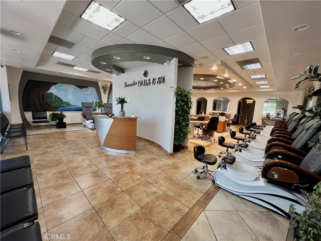 44517 Valley Central Way Property Photo 3