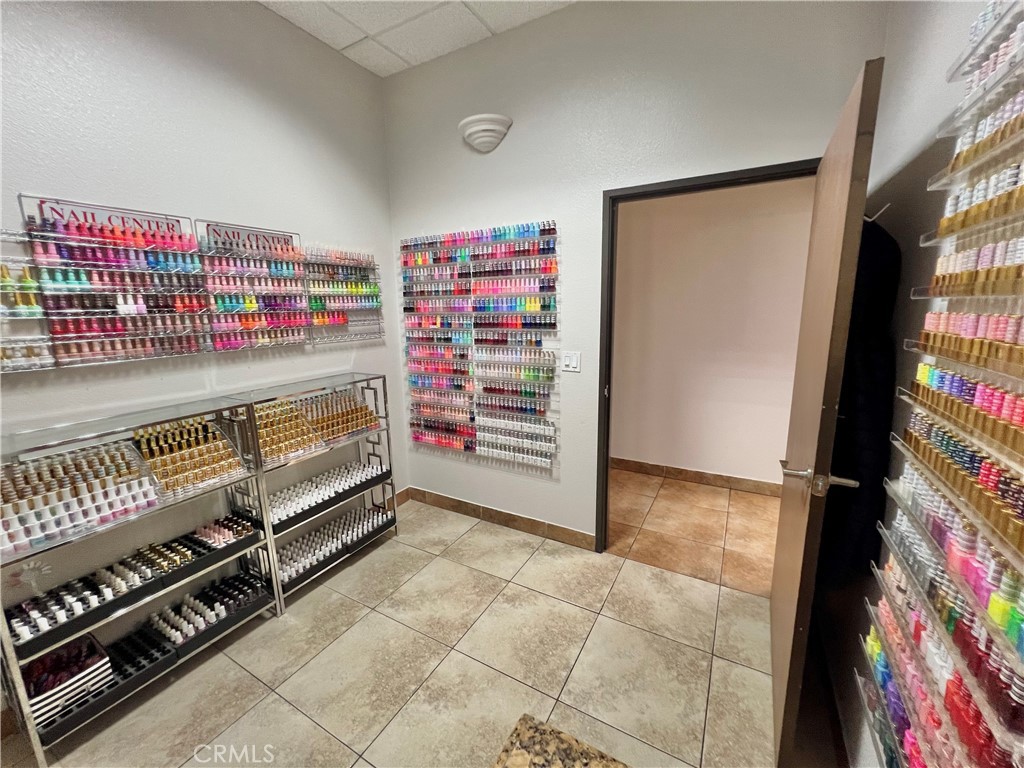 44517 Valley Central Way Property Photo 10