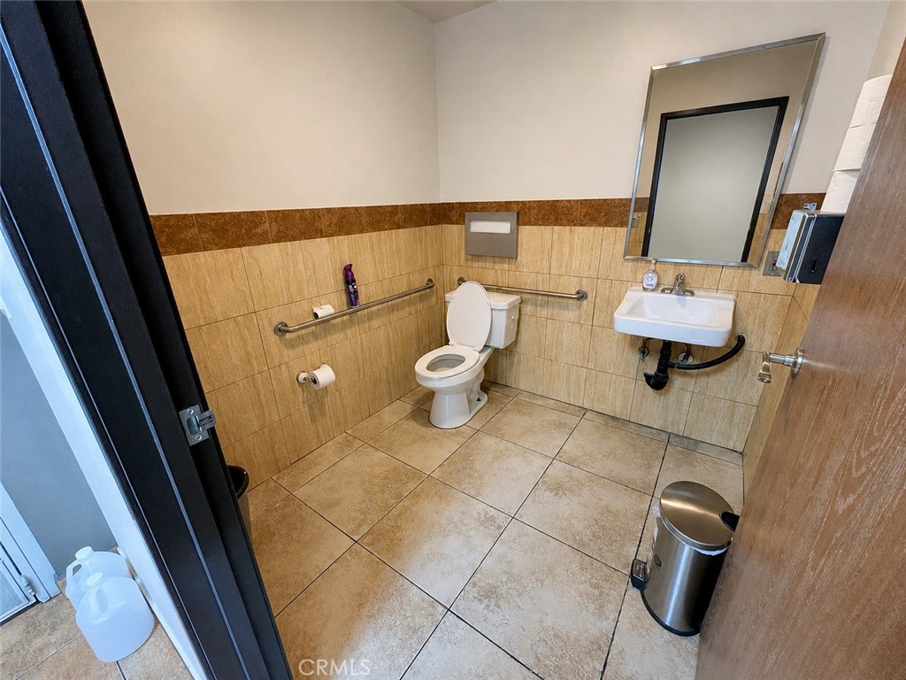 44517 Valley Central Way Property Photo 16