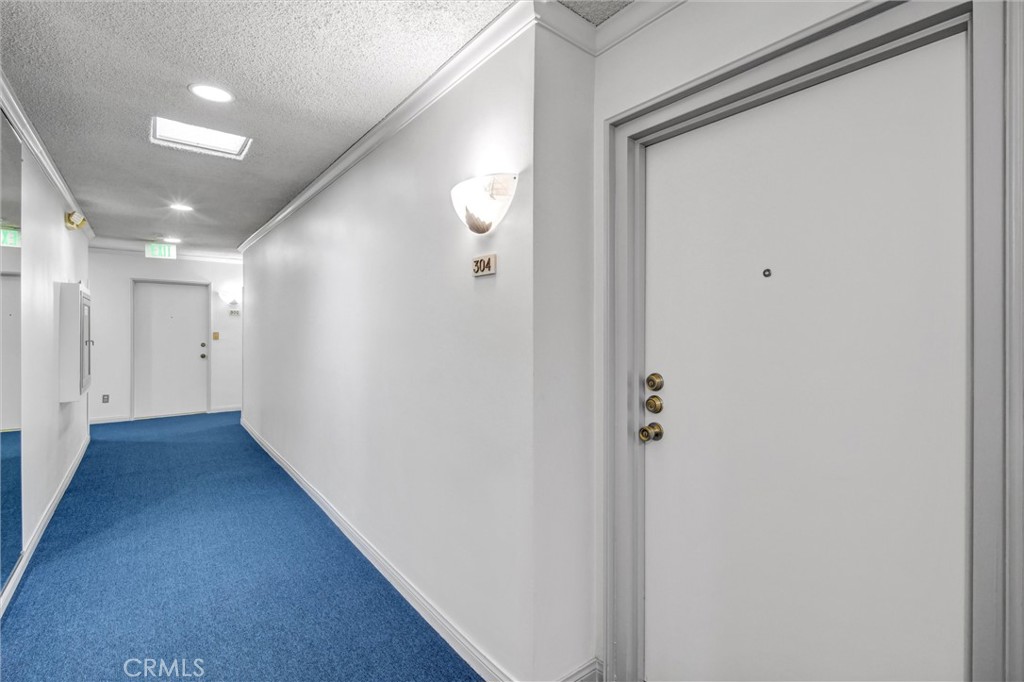 972 E California 304 Property Photo 6