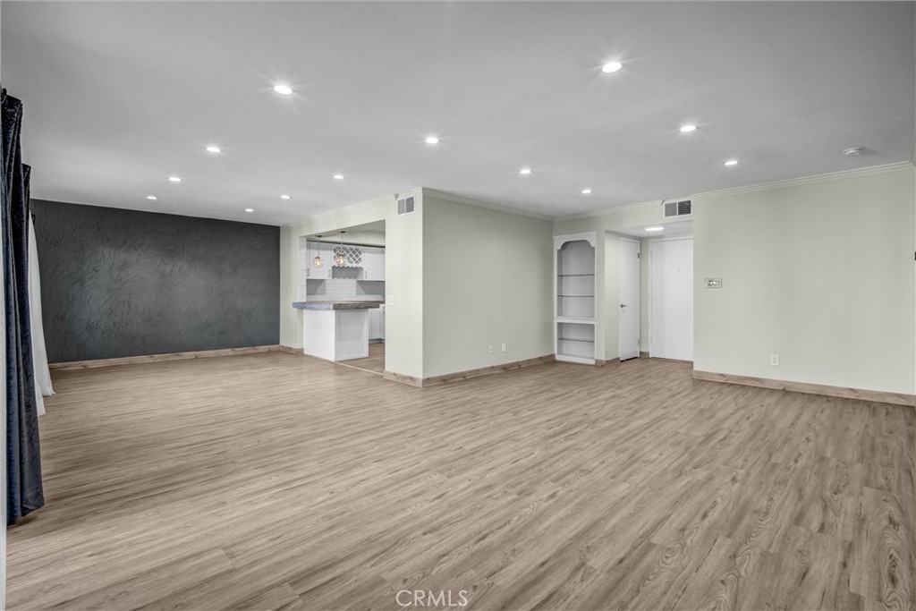 972 E California 304 Property Photo 8