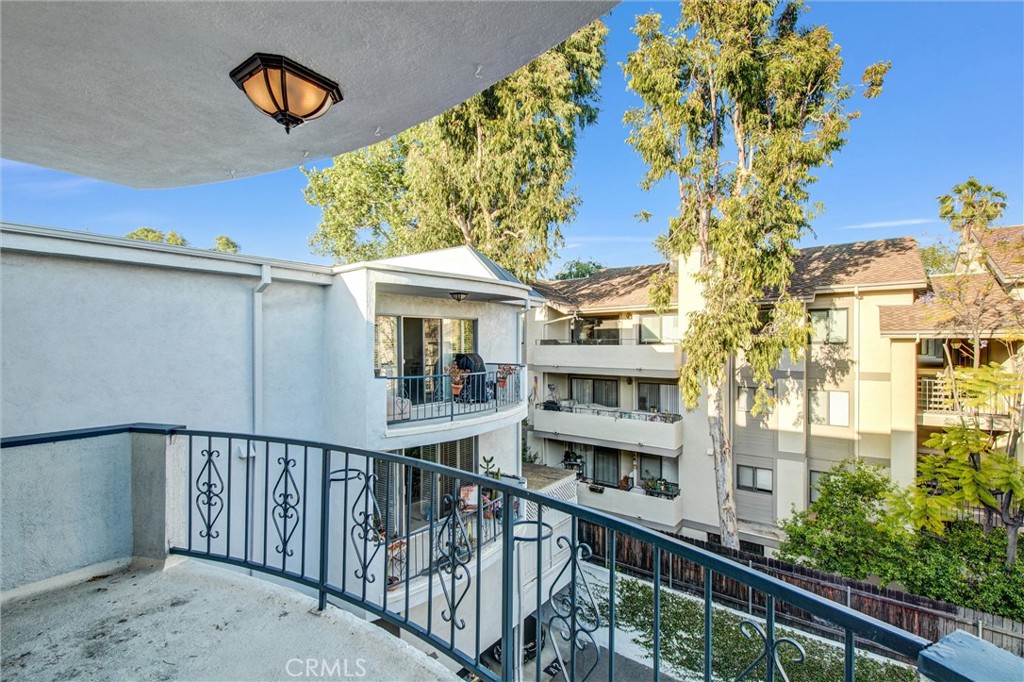 972 E California 304 Property Photo 34