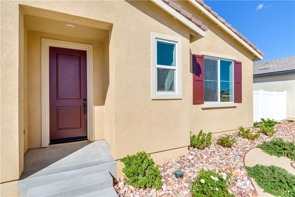 1553 E Holguin Street Property Photo 2