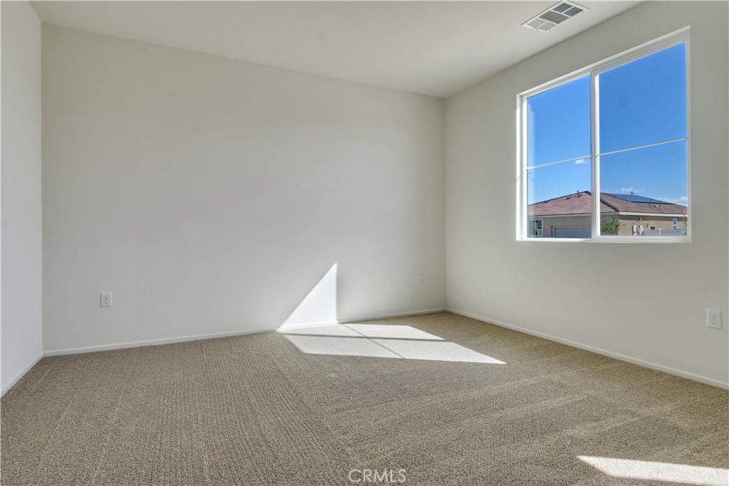 1553 E Holguin Street Property Photo 19