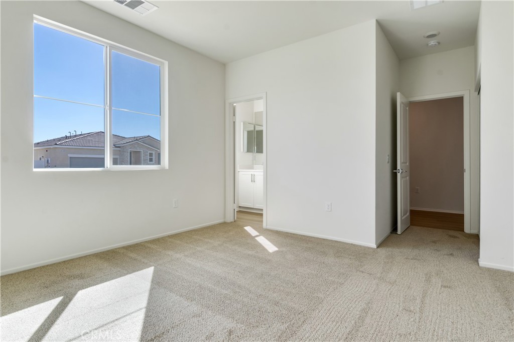 1553 E Holguin Street Property Photo 20