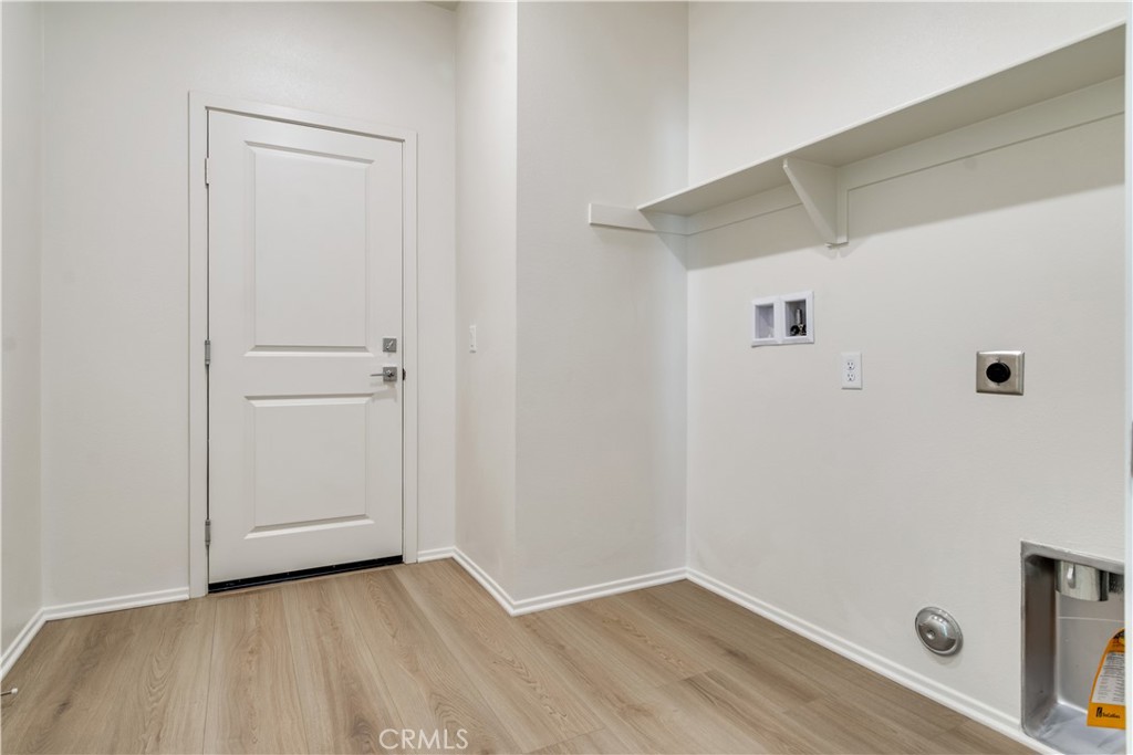 1553 E Holguin Street Property Photo 25