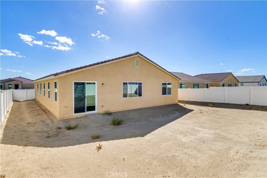1553 E Holguin Street Property Photo 27