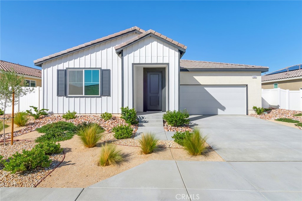 1561 E Holguin Street Property Photo 1