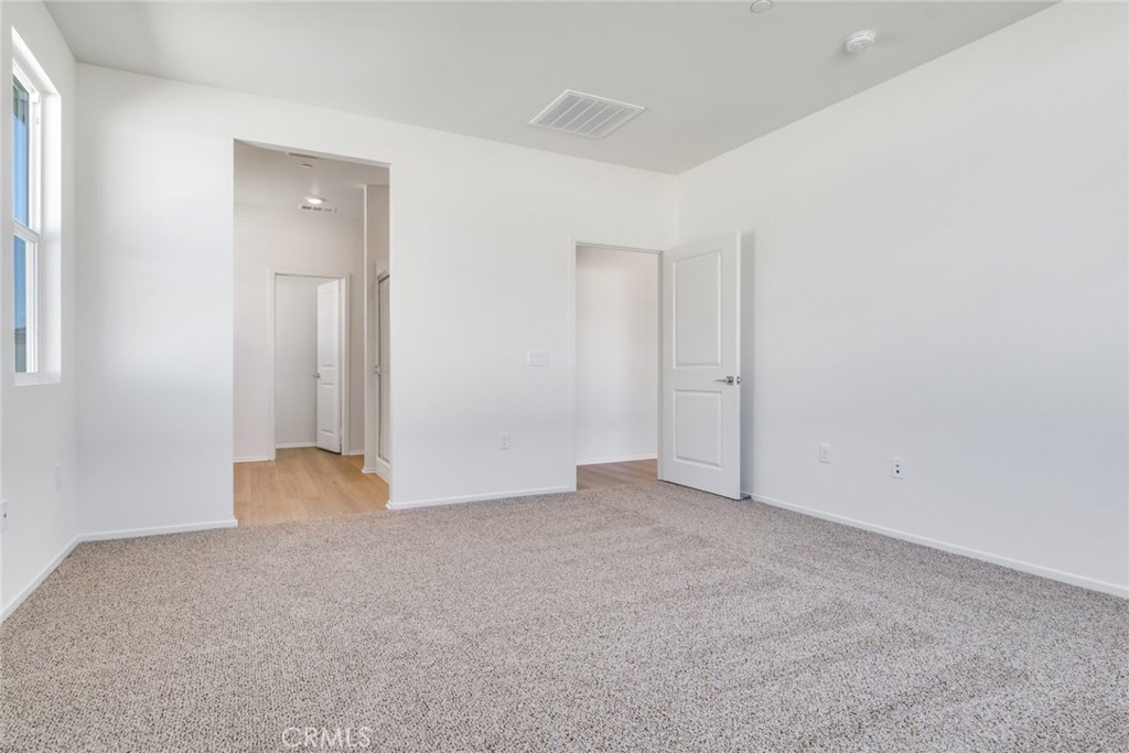 1561 E Holguin Street Property Photo 10