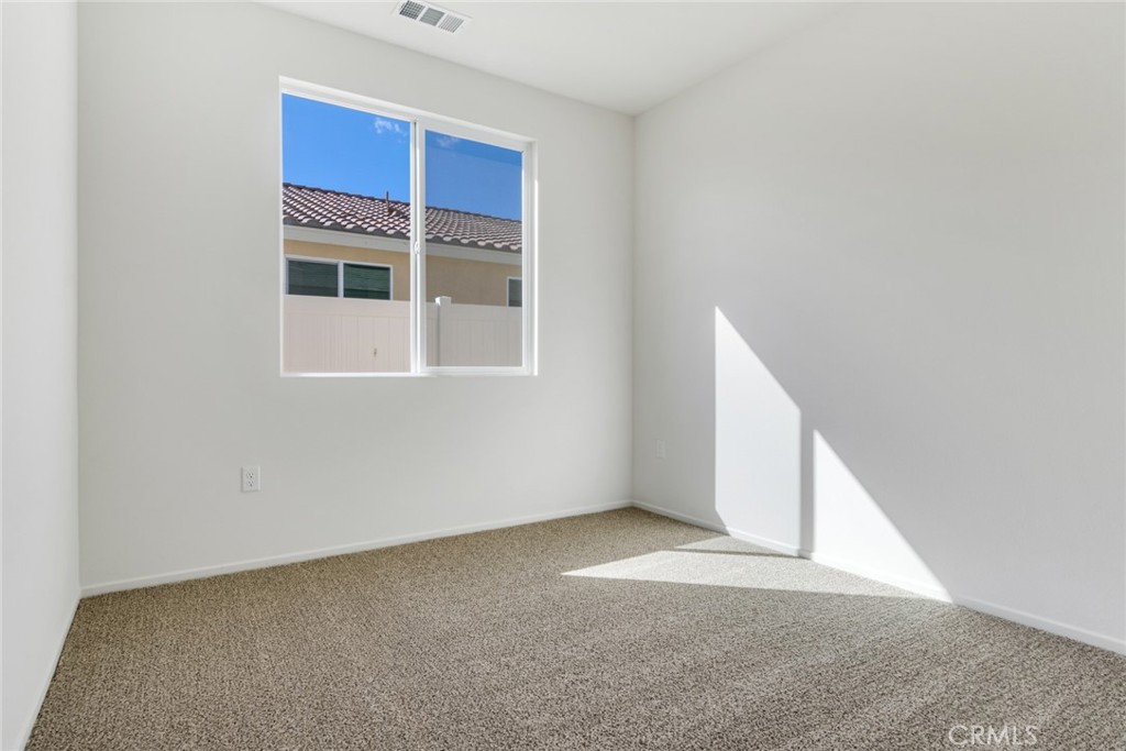 1561 E Holguin Street Property Photo 18