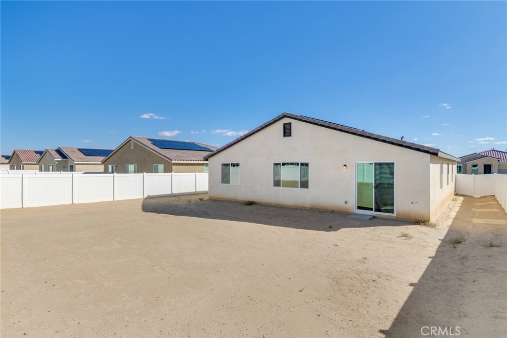 1561 E Holguin Street Property Photo 23