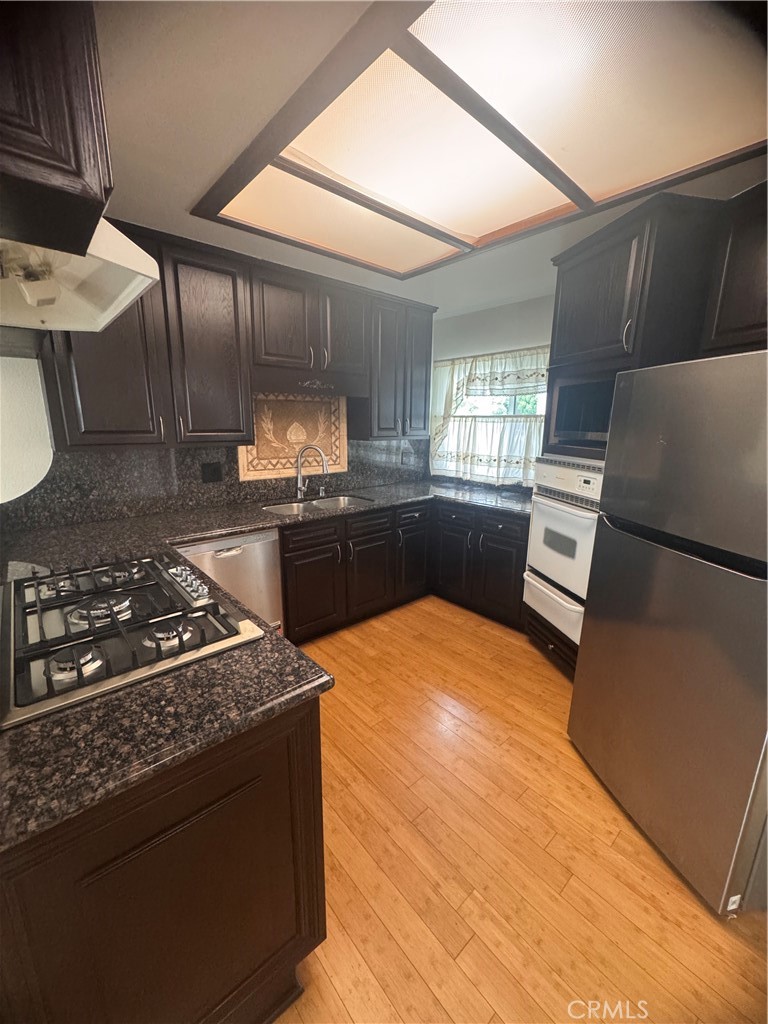 14726 Tupper Property Photo 9