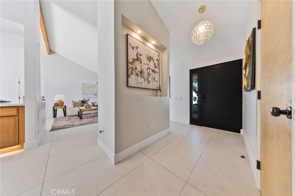 1033 E Via Escuela Property Photo 2