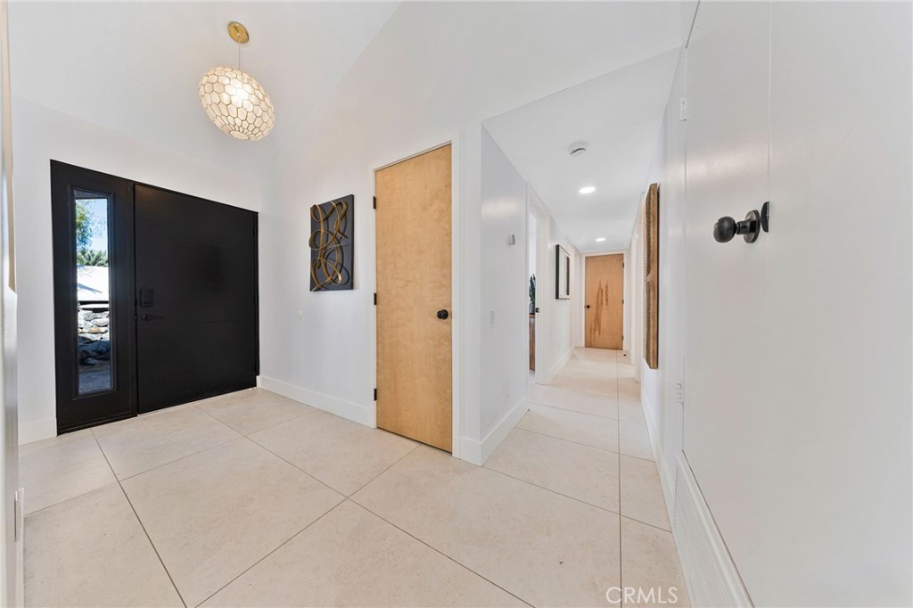 1033 E Via Escuela Property Photo 3