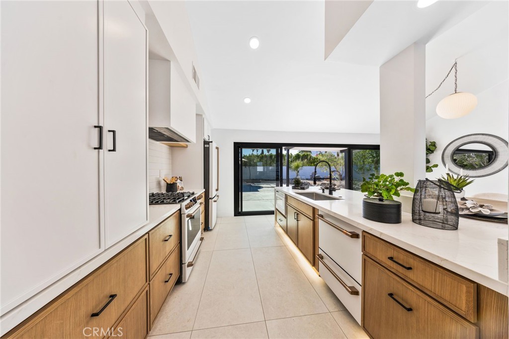 1033 E Via Escuela Property Photo 4