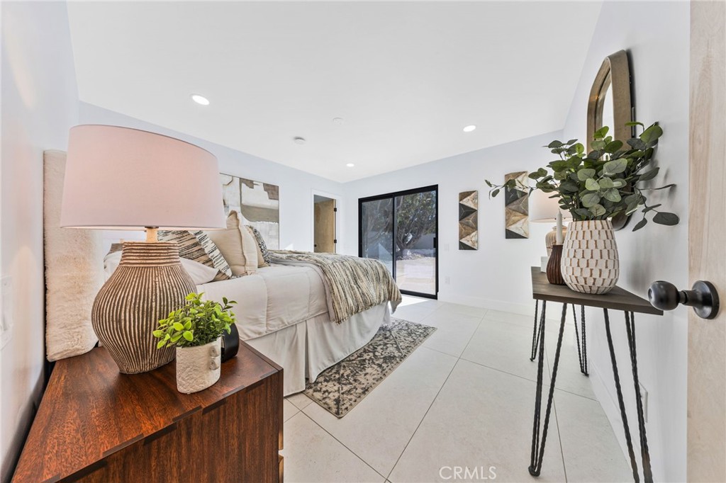 1033 E Via Escuela Property Photo 6