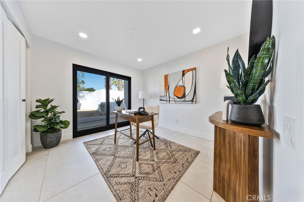 1033 E Via Escuela Property Photo 8