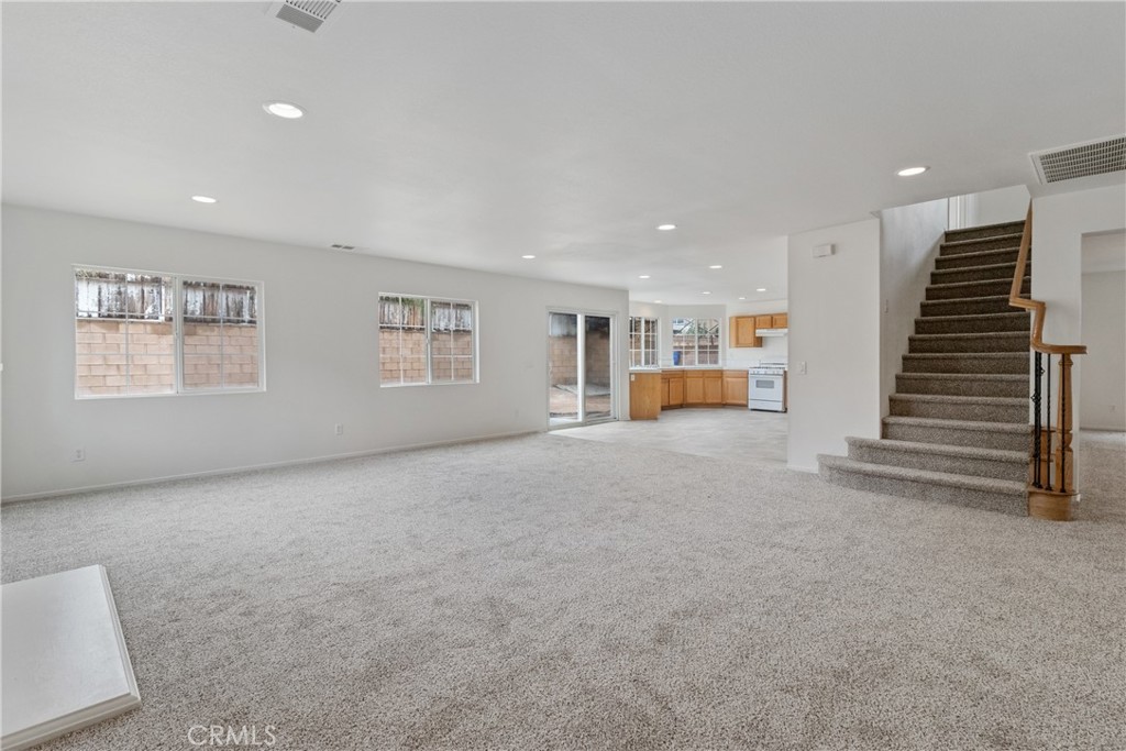 37660 Newbury Property Photo 3